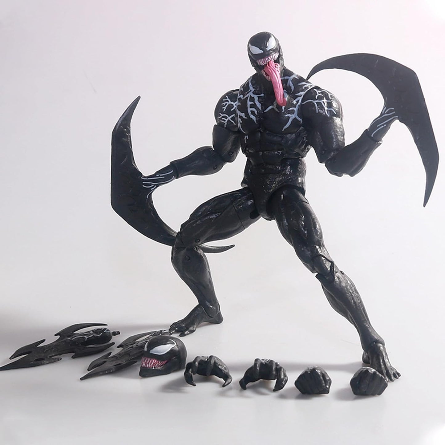 Figurine，Marvel Superhero Massacre Movie Figurine Venom 2-Joint Movable Model Ornament Peripheral Dolls